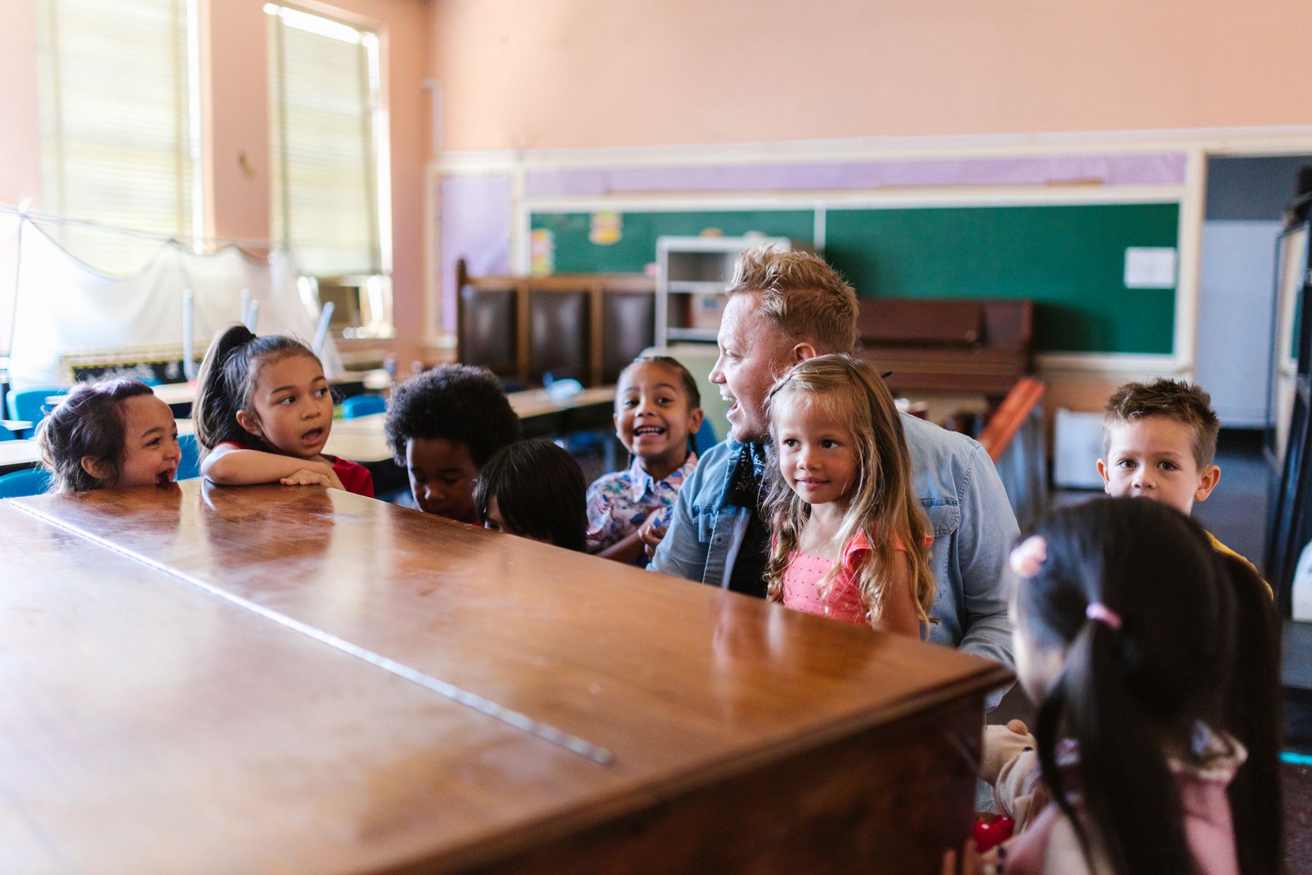 Ilustracja: Fundacje wspierające edukację dzieci – jak działają i j Fundacje wspierające edukację dzieci – jak działają i jak z nich skorzystać - zdjecie w tresci